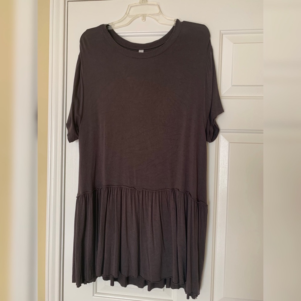 Zenana Outfitters gray top